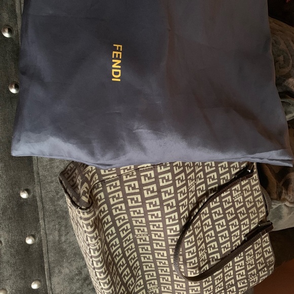 Authentic FENDI medium tote used - Picture 4 of 5